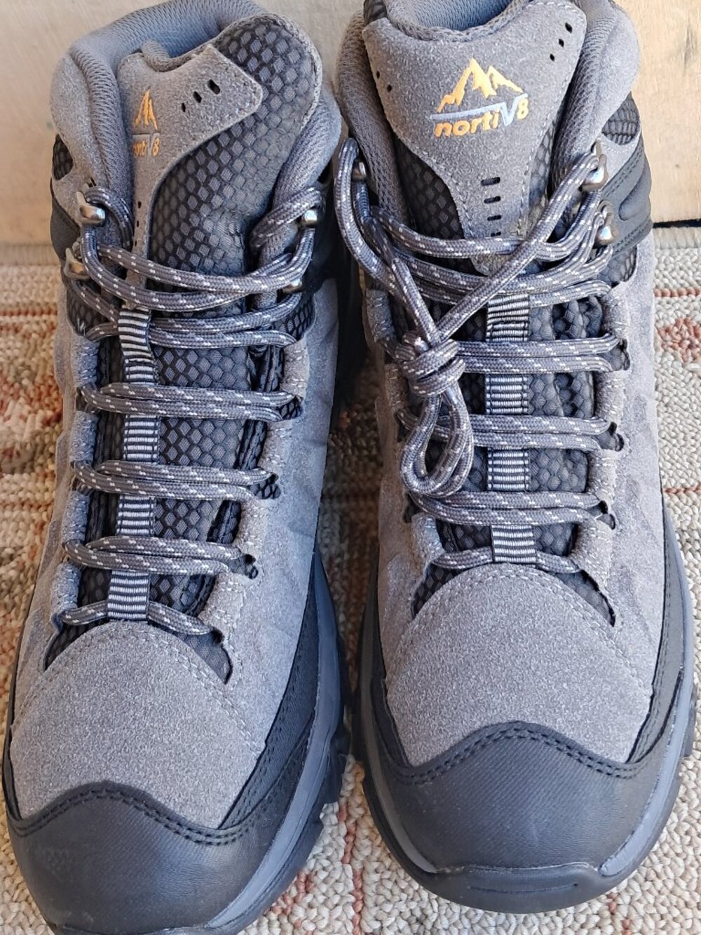 Nortiv8 Youth/Men Size 8 Hiking Boot Brand New